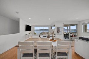 Dining - Seaside Chic Villa with Breathtaking Ocean Views (Howrah)