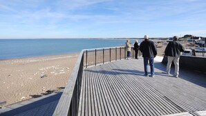 A wooden boardwalk leading to a beach with a clear view of the sea. - "Helli" - 650m from the sea by Interhome (Thisted)