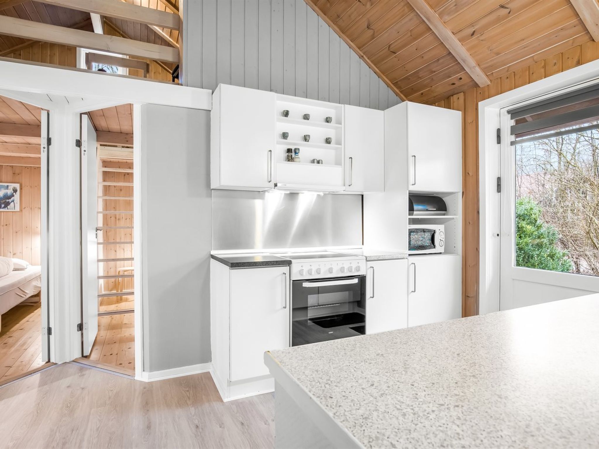 Fridge, microwave, dishwasher, cookware/dishes/utensils