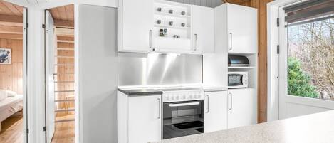 Fridge, microwave, dishwasher, cookware/dishes/utensils