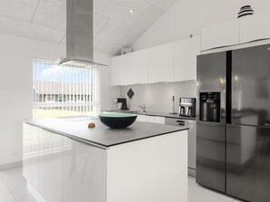 Fridge, microwave, dishwasher, cookware/dishes/utensils