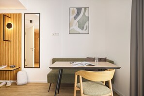 Habitación individual, balcón | Ropa de cama de alta calidad y escritorio 