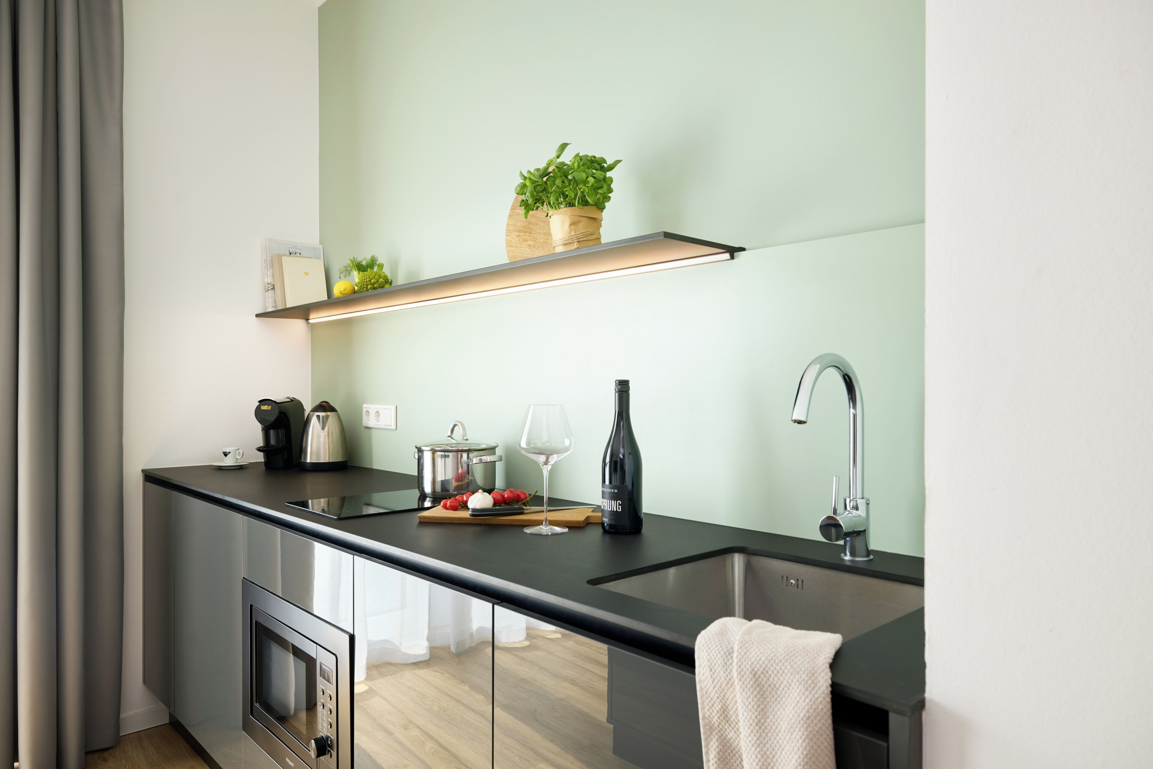 Standard-Studio | Eigene Küche | Kühlschrank, Mikrowelle, Herdplatte, Geschirrspüler