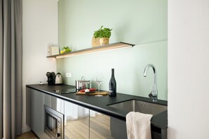 Standard Studio | Private kitchen | Fridge, microwave, stovetop, dishwasher - appartello - smarttime living Berlin (Berlin)