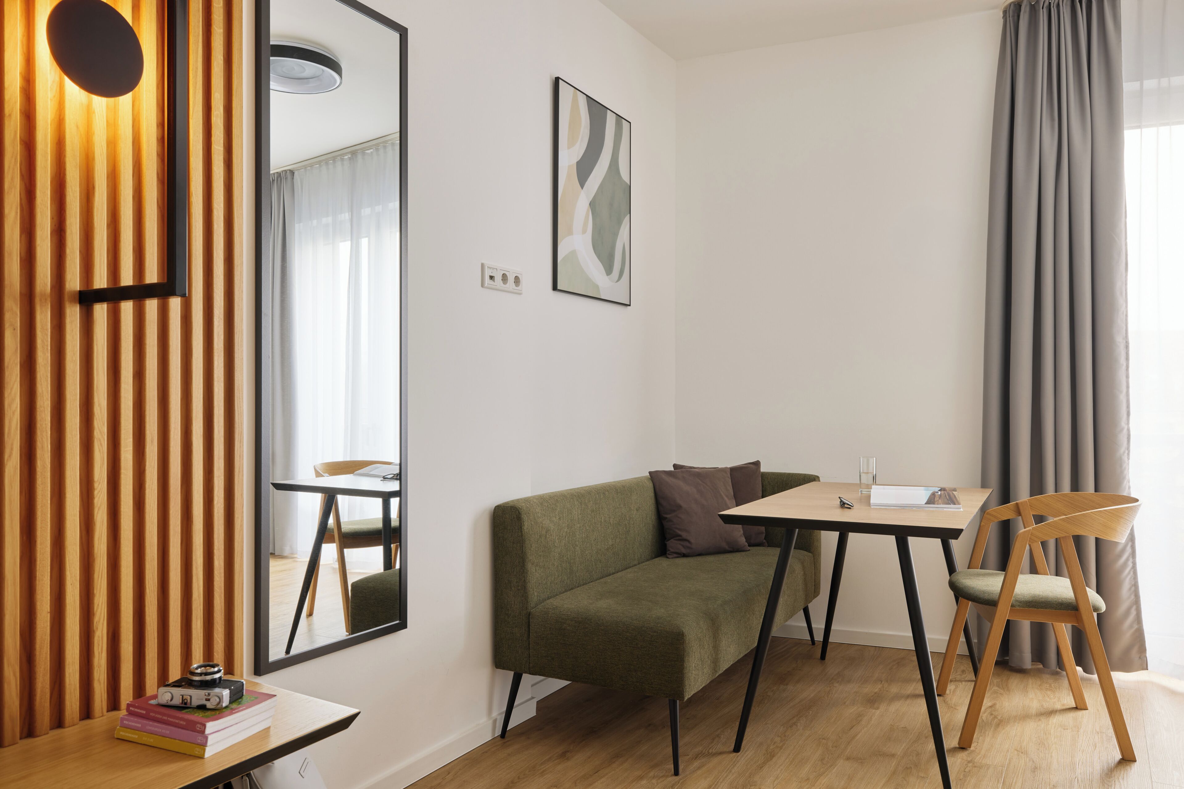Einzelzimmer, Balkon | Hochwertige Bettwaren, laptopgeeigneter Arbeitsplatz