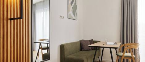 Einzelzimmer, Balkon | Hochwertige Bettwaren, laptopgeeigneter Arbeitsplatz
