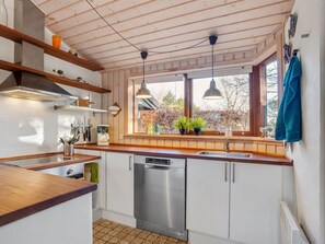 Fridge, microwave, dishwasher, cookware/dishes/utensils