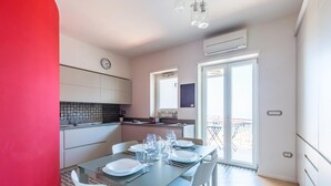 A modern kitchen with a dining area. - Casa di Cami by Wonderful Italy (Naples)
