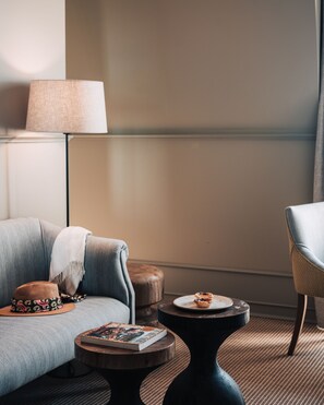 Suite premium - River view | Premium bedding, Select Comfort beds, minibar, in-room safe - AlmaLusa Alfama (Lisbon)