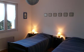 2 bedrooms, iron/ironing board, WiFi