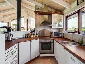 Kjøleskap, mikrobølgeovn, ovn og oppvaskmaskin