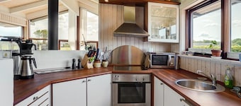 "Gyda" - 100m from the sea by Interhome