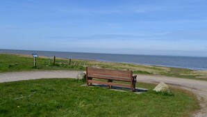 A bench by a coastal path with a clear view of the sea. - "Adine" - 13km from the sea by Interhome (Bredebro)