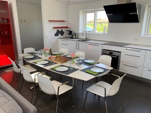 Kühlschrank, Mikrowelle, Ofen, Geschirrspüler