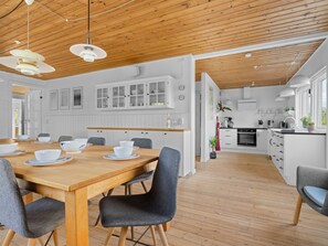 Fridge, microwave, dishwasher, cookware/dishes/utensils