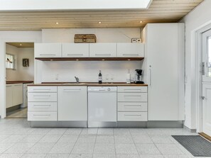 Frigorifero, microonde, forno, lavastoviglie