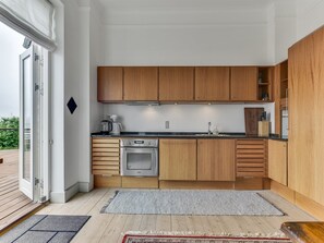 Køleskab, mikrobølgeovn, ovn, opvaskemaskine