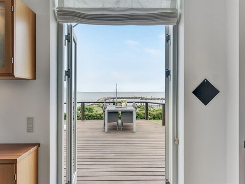 "Stefanie" - 10m from the sea by Interhome