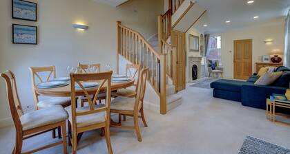 Spacious Coastal Cottage close to Beach & Dunes