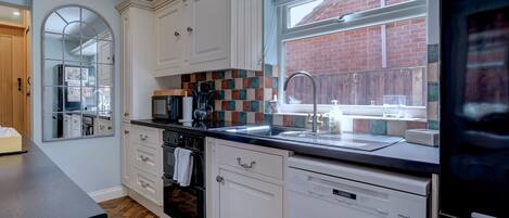 Réfrigérateur, micro-ondes, four, lave-vaisselle