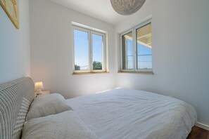 4 Schlafzimmer, Zimmersafe, Bügeleisen/Bügelbrett, kostenloses WLAN