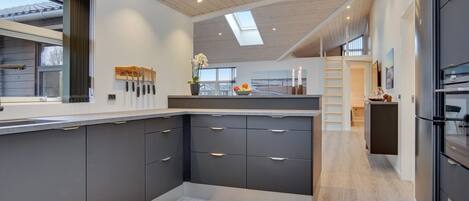 Kühlschrank, Mikrowelle, Ofen, Geschirrspüler