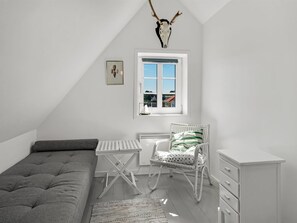 Fernseher, Kamin, DVD-Player