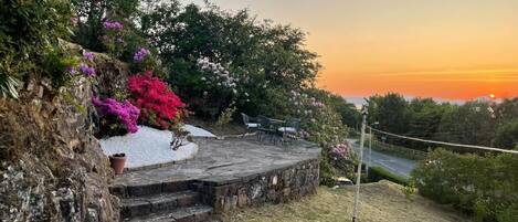 屋外ダイニングエリア