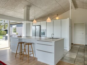 Fridge, microwave, dishwasher, cookware/dishes/utensils