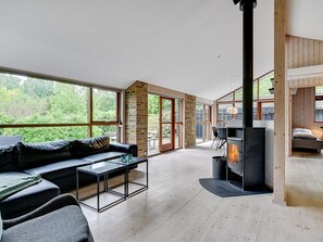 Télévision, cheminée