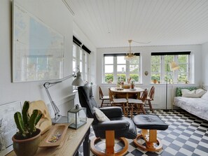 TV, fireplace, DVD player