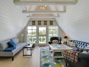 Fernseher, Kamin, DVD-Player