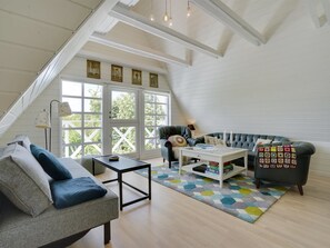 TV, fireplace, DVD player