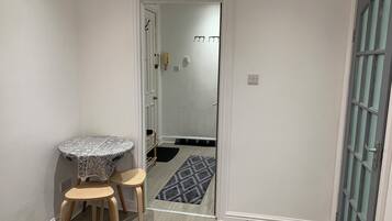 Apartment, 1 Queen Bed | Interior