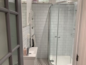 Apartment, 1 Queen Bed | Bathroom | Shower, hair dryer, towels