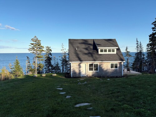 Seaside cottage with stunning views
