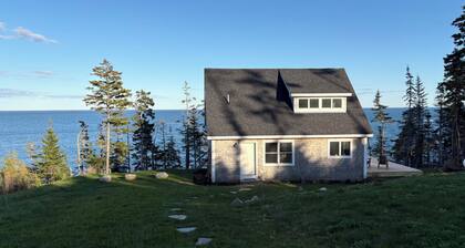Seaside cottage with stunning views