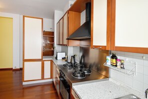 Kühlschrank, Ofen, Herdplatte, Geschirrspüler