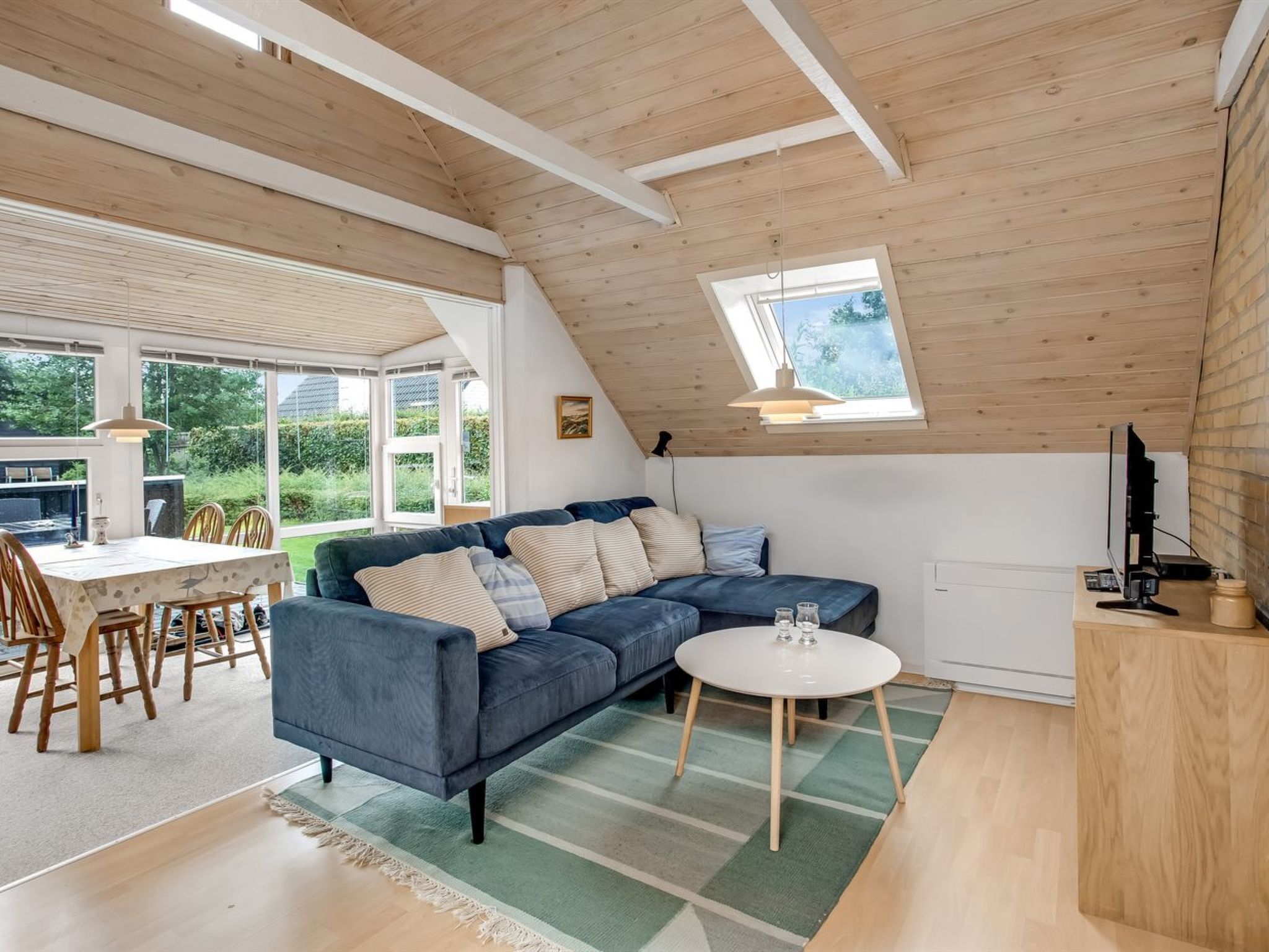 Télévision, cheminée