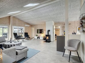 TV, fireplace, DVD player