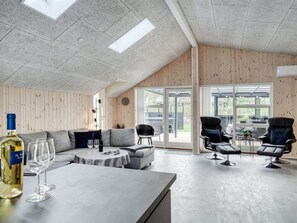 TV, fireplace, DVD player