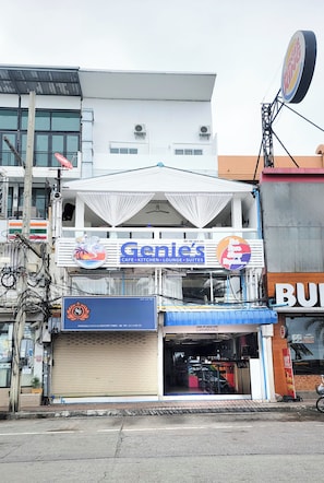 Front of property - Genie's Pattaya (Pattaya)