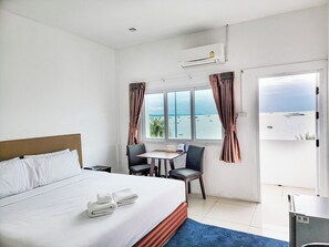 Basic-Zimmer | Daunenbettdecken, Minibar, Zimmersafe, Schreibtisch