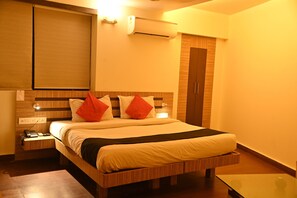 Deluxe Room | In-room safe, soundproofing, iron/ironing board, free WiFi