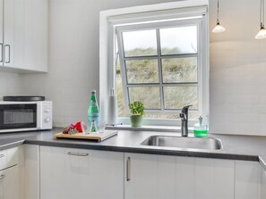 Fridge, microwave, dishwasher, cookware/dishes/utensils