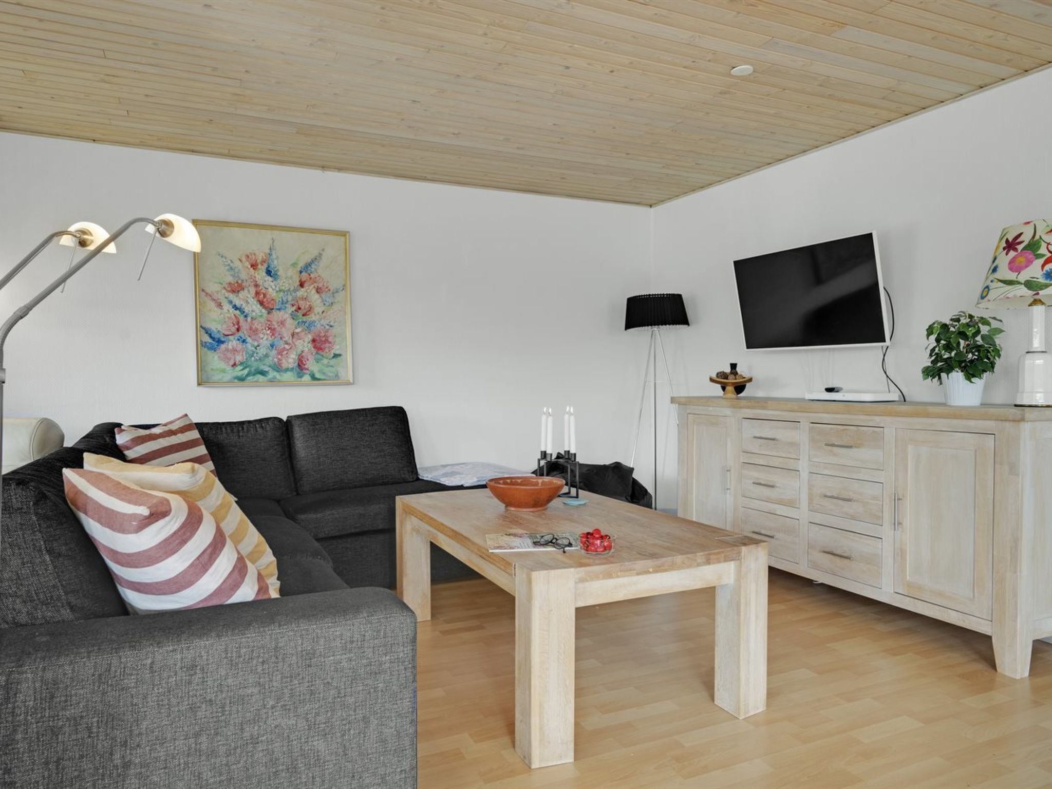 TV, peis, DVD-spiller og fotballspill