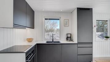 Kühlschrank, Ofen, Geschirrspüler, Kochgeschirr/Geschirr/Besteck