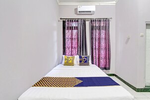 Economy Double Room | Desk, laptop workspace, blackout drapes, free WiFi