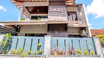 Mặt tiền nơi lưu trú