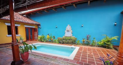 House with Pool and Patio, Best Location. Historic Encounter in Granada